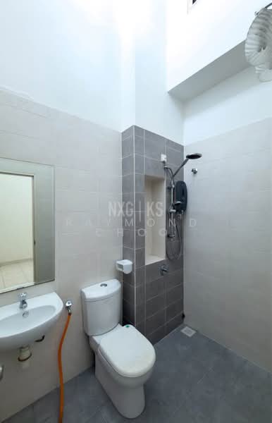 2-storey Terraced House for Sale in Setia Indah (Setia Alam) - Raymond Choo - Bathroom - PropertyGuru.com.my