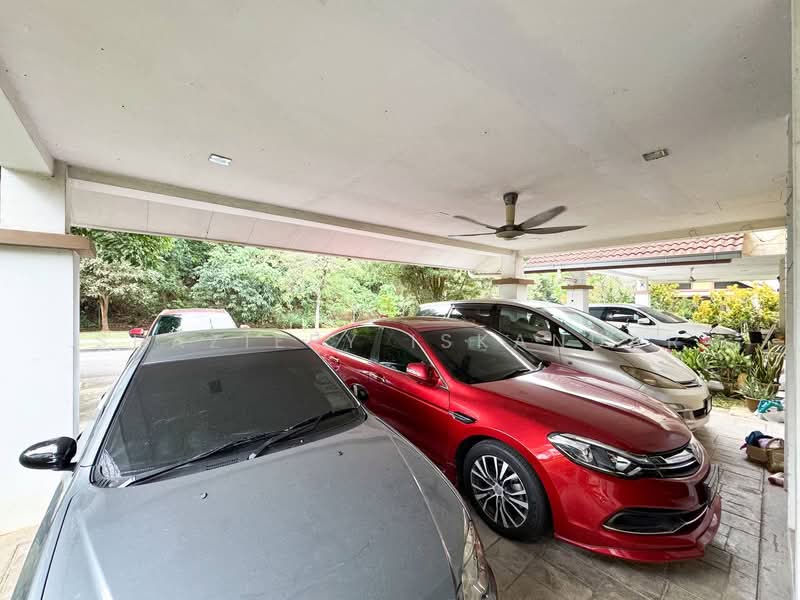 Rumah Berkembar untuk Dijual di Presint 15 (Putrajaya) - Shaziery Iskandar - Car Park - PropertyGuru.com.my