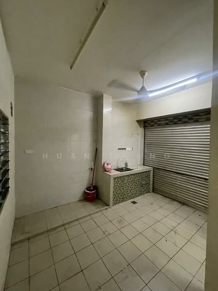 Shop for Rent in Kuala Lumpur (Kuala Lumpur) - Huan Zhang Lee - Kitchen - PropertyGuru.com.my