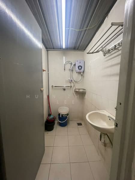 Shop for Rent in Kuala Lumpur (Kuala Lumpur) - Huan Zhang Lee - Bathroom - PropertyGuru.com.my