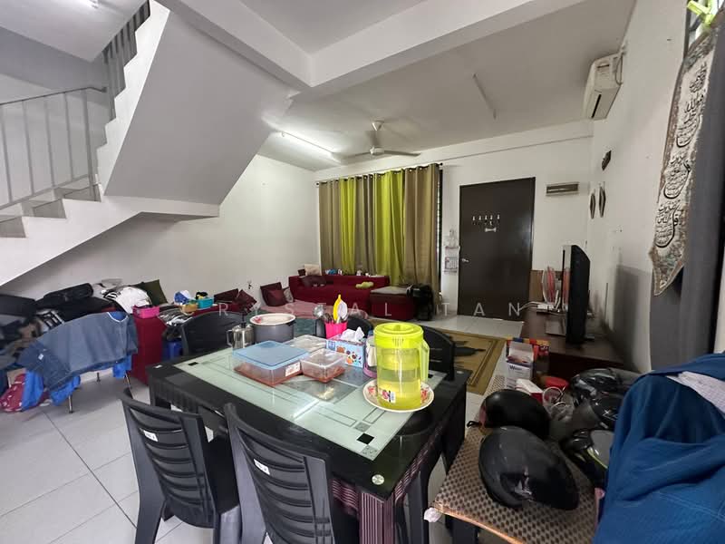 2-storey Terraced House for Sale in Taman Scientex Utama (Senai) - Crystal Tan - Living Room - PropertyGuru.com.my