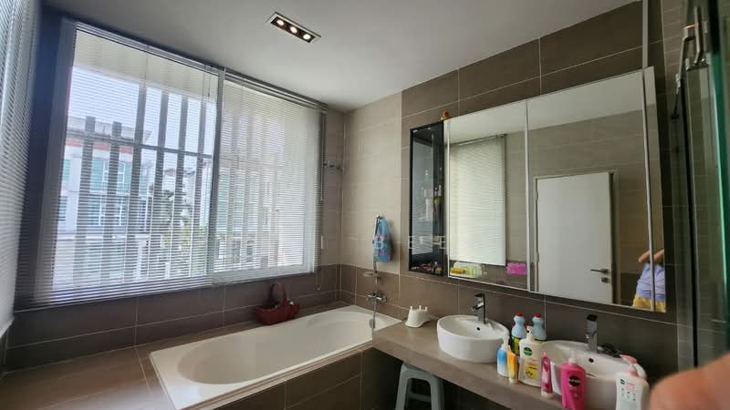 Bungalow House for Sale in Cyberjaya (Selangor) - Siti Beeb - Bathroom - PropertyGuru.com.my
