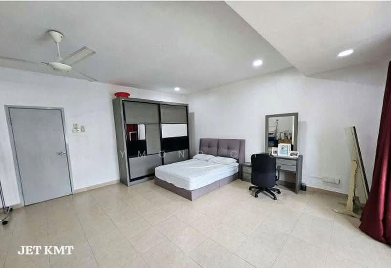 2.5-storey Terraced House for Sale in Bandar Bukit Tinggi (Klang) - Raymond Choo - Bedroom - PropertyGuru.com.my