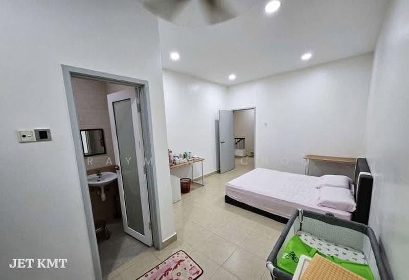 2.5-storey Terraced House for Sale in Bandar Bukit Tinggi (Klang) - Raymond Choo - Bedroom - PropertyGuru.com.my