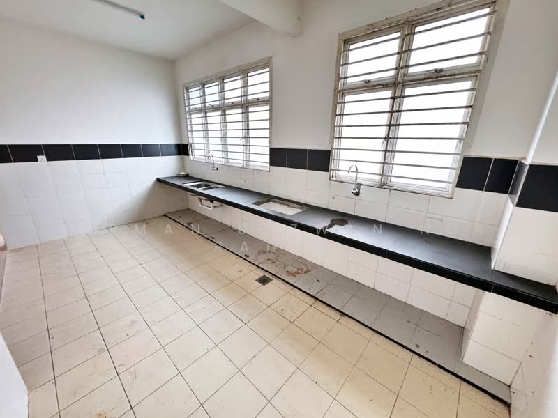 Semi-Detached House for Sale in Taman Tuanku Jaafar (Sungai Gadut) - Herman Sazwan Nor Rahim - Kitchen - PropertyGuru.com.my