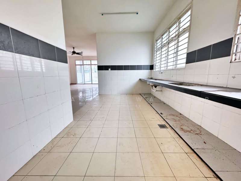 Semi-Detached House for Sale in Taman Tuanku Jaafar (Sungai Gadut) - Herman Sazwan Nor Rahim - Kitchen - PropertyGuru.com.my