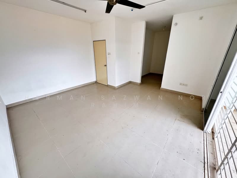 Semi-Detached House for Sale in Taman Tuanku Jaafar (Sungai Gadut) - Herman Sazwan Nor Rahim - Bedroom - PropertyGuru.com.my