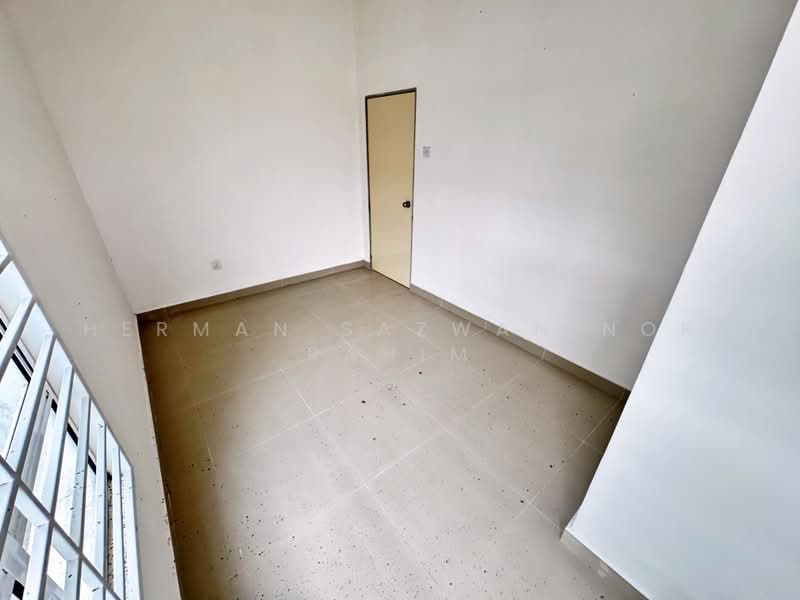 Semi-Detached House for Sale in Taman Tuanku Jaafar (Sungai Gadut) - Herman Sazwan Nor Rahim - Bedroom - PropertyGuru.com.my