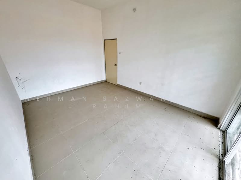 Semi-Detached House for Sale in Taman Tuanku Jaafar (Sungai Gadut) - Herman Sazwan Nor Rahim - Bedroom - PropertyGuru.com.my