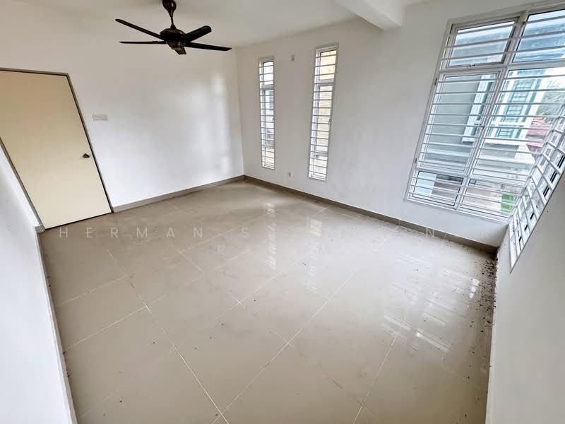 Semi-Detached House for Sale in Taman Tuanku Jaafar (Sungai Gadut) - Herman Sazwan Nor Rahim - Bedroom - PropertyGuru.com.my