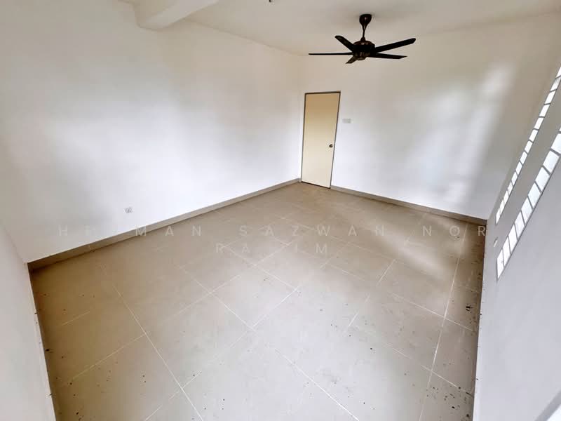Semi-Detached House for Sale in Taman Tuanku Jaafar (Sungai Gadut) - Herman Sazwan Nor Rahim - Bedroom - PropertyGuru.com.my