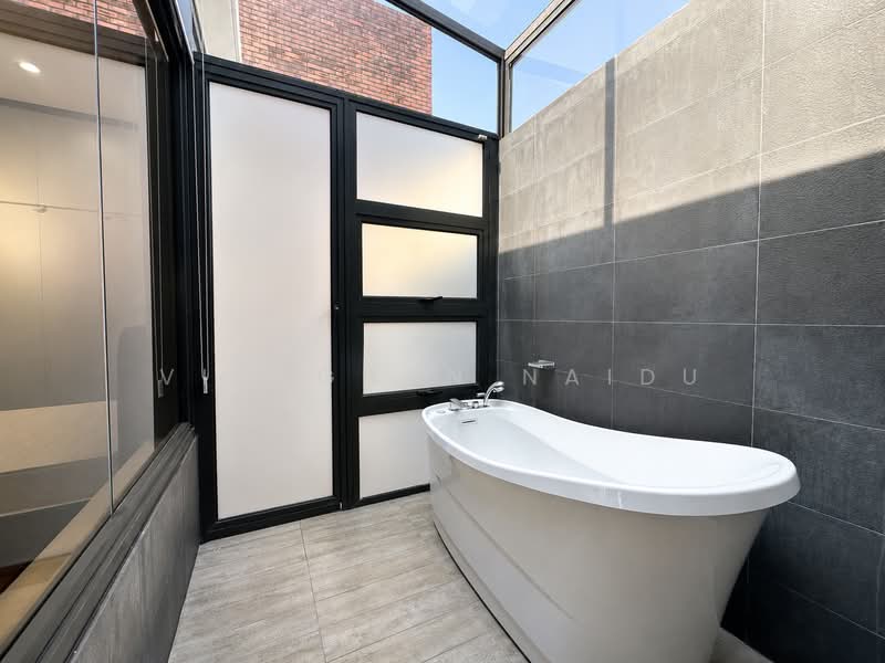 3.5-storey Terraced House for Sale in Rawang (Selangor) - Visaghan Naidu - Bathroom - PropertyGuru.com.my