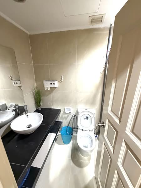 Servis Apartment untuk Disewa di Parkview Service Apartment - Earon Chong - Bathroom - PropertyGuru.com.my
