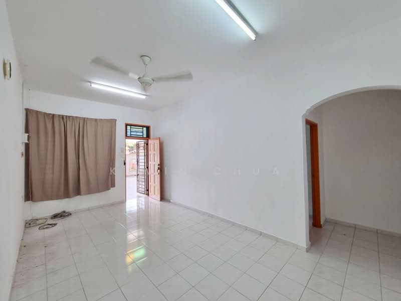 1-storey Terraced House for Sale in Taman Permai Kulai (Kulai) - Kevin Chua - Living Room - PropertyGuru.com.my
