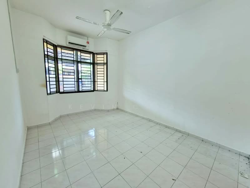 1-storey Terraced House for Sale in Taman Permai Kulai (Kulai) - Kevin Chua - Living Room - PropertyGuru.com.my