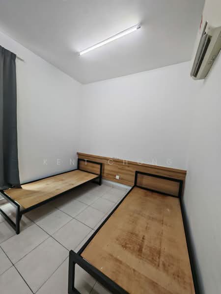 Kediaman Servis untuk Dijual di Mesahill - Kent Chong - Bedroom - PropertyGuru.com.my