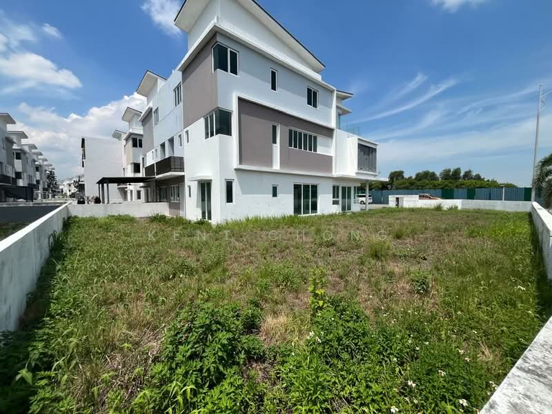 Semi-Detached House for Sale in D'Island (Puchong) - Kent Chong - Exterior - PropertyGuru.com.my