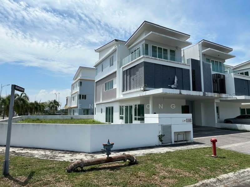 Semi-Detached House for Sale in D'Island (Puchong) - Kent Chong - Exterior - PropertyGuru.com.my