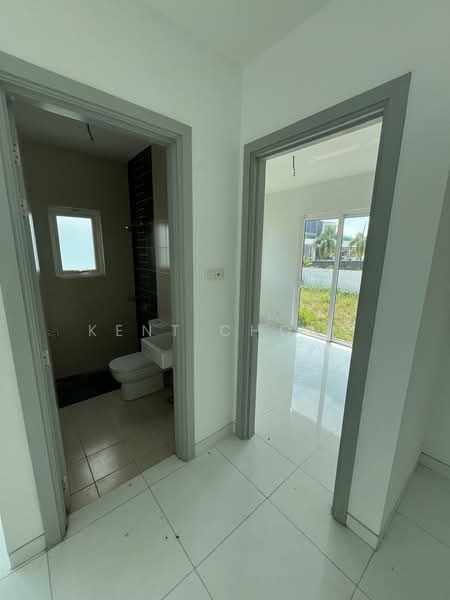 Semi-Detached House for Sale in D'Island (Puchong) - Kent Chong - Bathroom - PropertyGuru.com.my