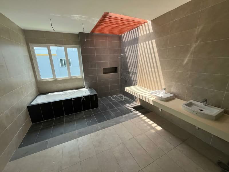 Semi-Detached House for Sale in D'Island (Puchong) - Kent Chong - Bathroom - PropertyGuru.com.my