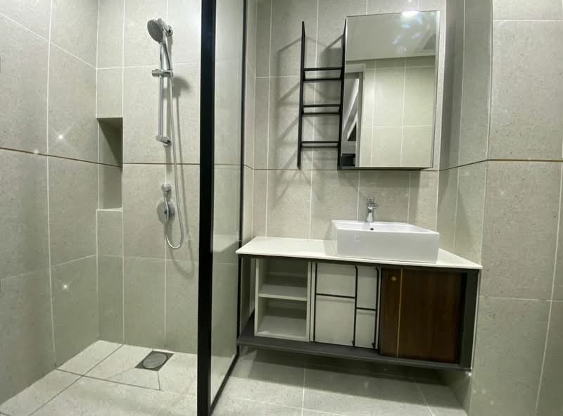 Servis Apartment untuk Disewa di Millerz Square Serviced Residence - Ally Lee - Bathroom - PropertyGuru.com.my