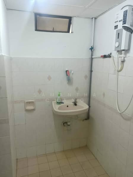 Condominium for Rent at Vista Komanwel A - Samantha Chang - Bathroom - PropertyGuru.com.my