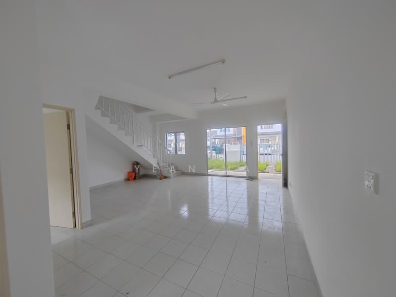 Rumah Teres 2 Tingkat untuk Disewa di Rawang (Selangor) - Yean Ma - Living Room - PropertyGuru.com.my