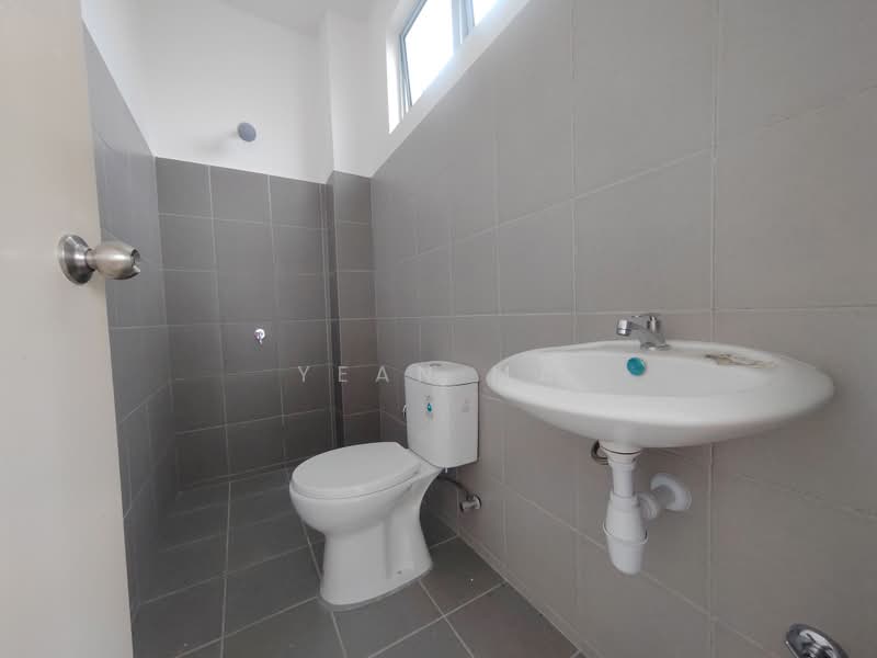 Rumah Teres 2 Tingkat untuk Disewa di Rawang (Selangor) - Yean Ma - Bathroom - PropertyGuru.com.my