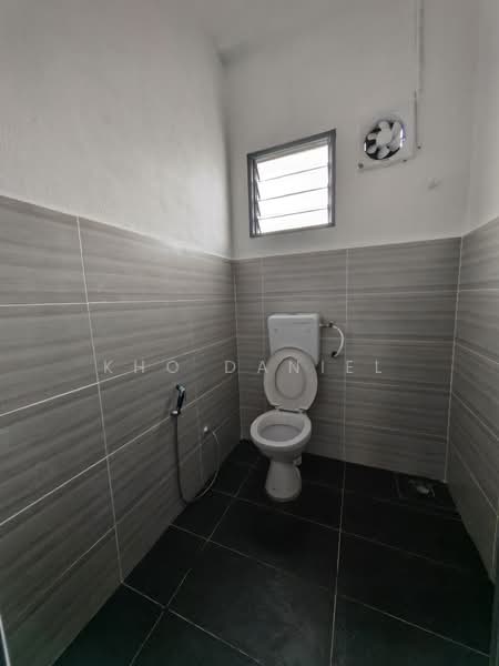 Kedai / Pejabat untuk Disewa di Usj 2 (Subang Jaya) - Kho Daniel - Bathroom - PropertyGuru.com.my
