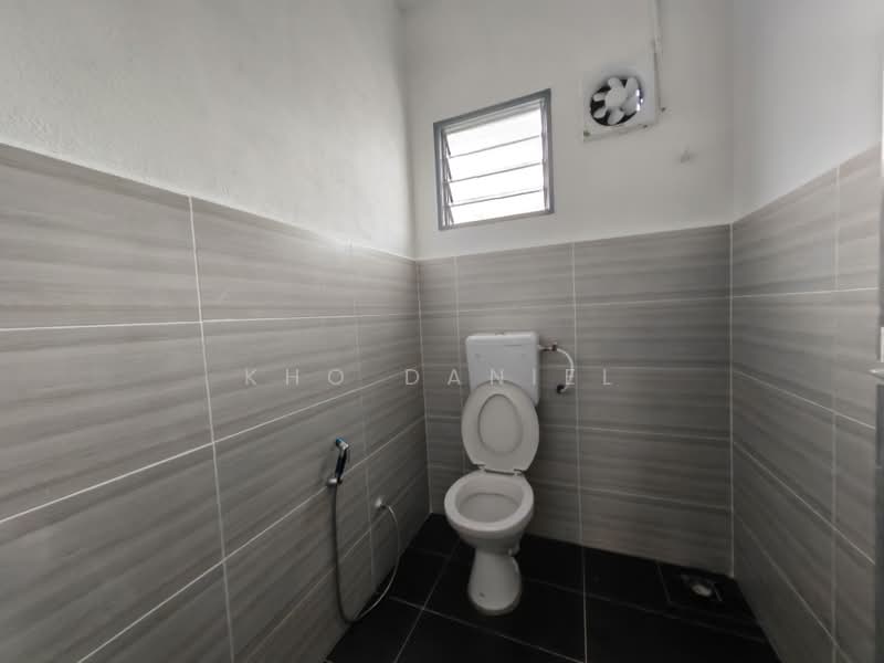 Kedai / Pejabat untuk Disewa di Usj 2 (Subang Jaya) - Kho Daniel - Bathroom - PropertyGuru.com.my