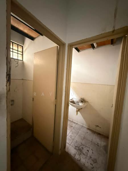 Shop / Office for Rent in Taman Scientex Pasir Gudang (Pasir Gudang) - Ray Tung - Bathroom - PropertyGuru.com.my