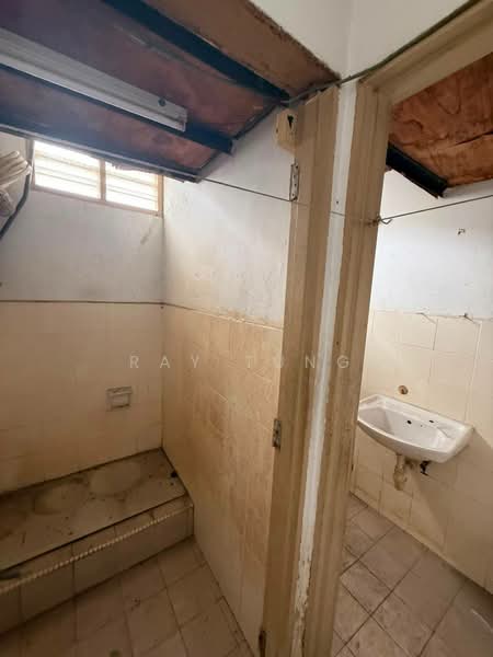 Shop / Office for Rent in Taman Scientex Pasir Gudang (Pasir Gudang) - Ray Tung - Bathroom - PropertyGuru.com.my