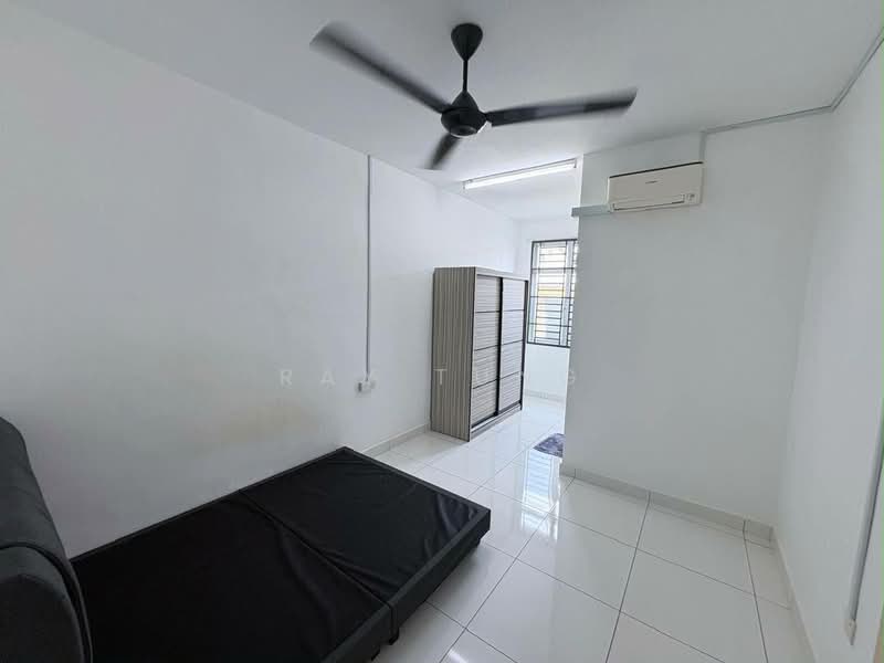 2-storey Terraced House for Rent in Taman Bestari Indah (Ulu Tiram) - Ray Tung - Bedroom - PropertyGuru.com.my
