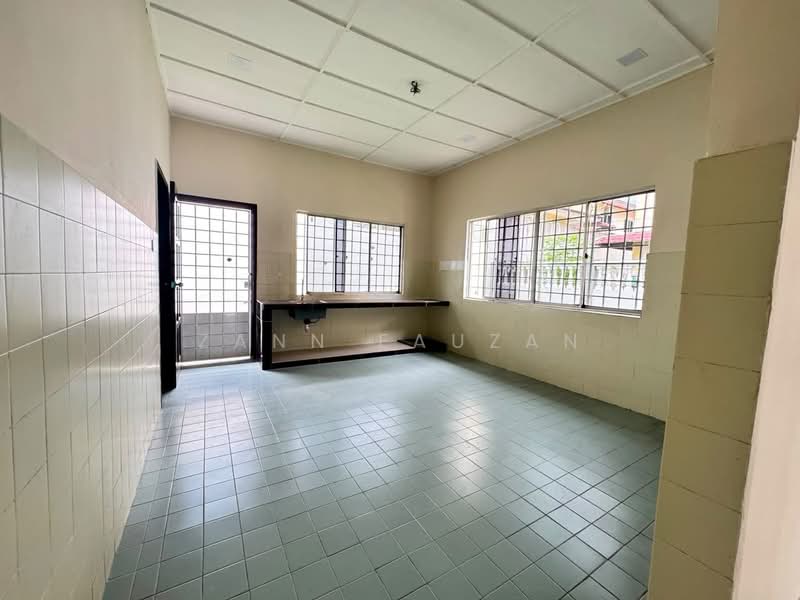 Rumah Banglo untuk Disewa di Taman Sri Hijau (Rawang) - Zann Fauzan - Kitchen - PropertyGuru.com.my