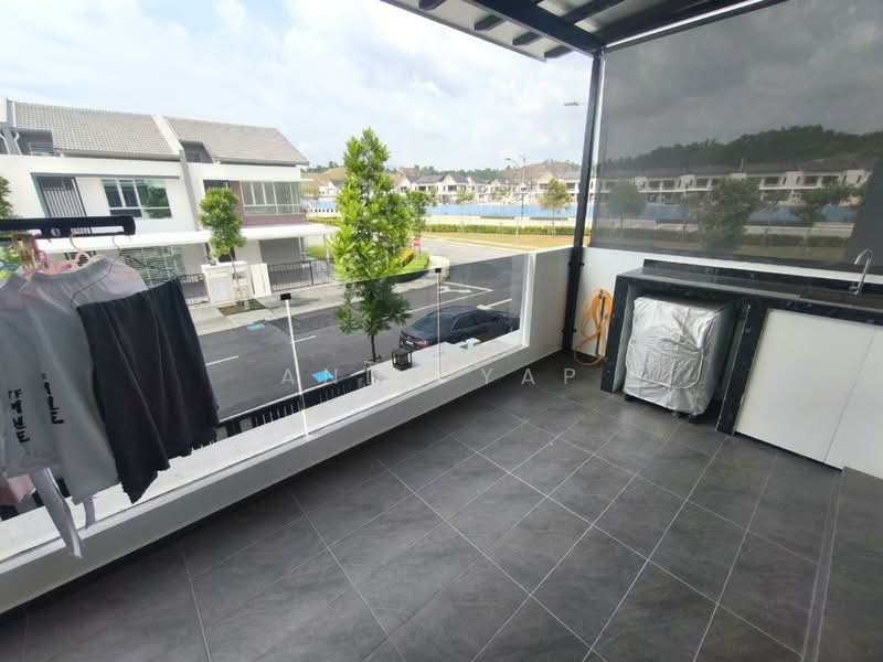 Rumah Teres untuk Dijual di Kota Emerald (Rawang) - Andy Yap - Balcony - PropertyGuru.com.my