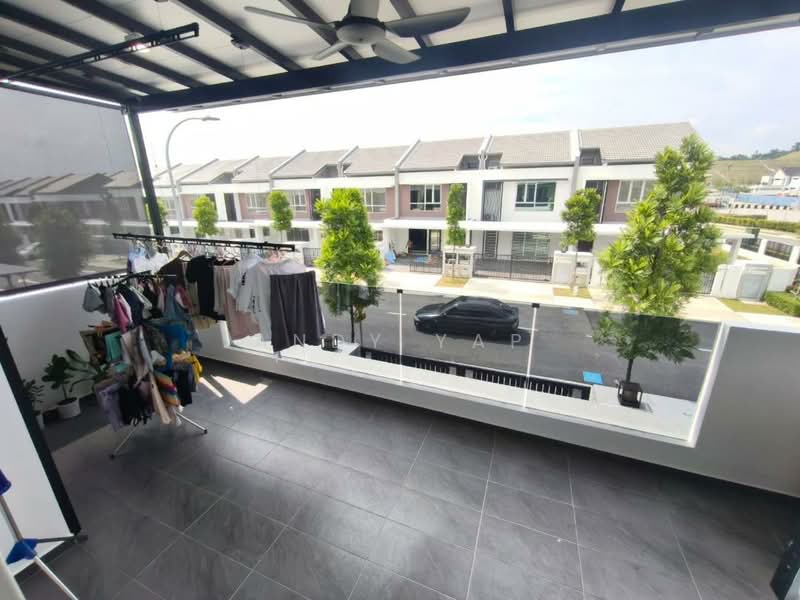 Rumah Teres untuk Dijual di Kota Emerald (Rawang) - Andy Yap - Balcony - PropertyGuru.com.my