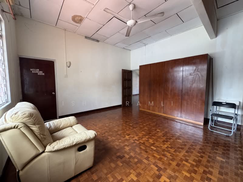 Rumah Banglo untuk Dijual di Kampung Baru (KL City Centre) - Ishak Ramli - Living Room - PropertyGuru.com.my