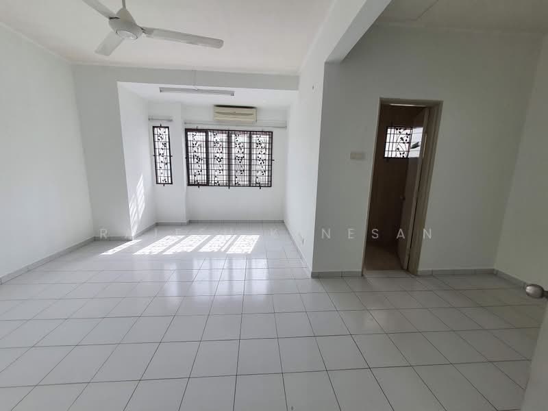 Rumah Teres 2 Tingkat untuk Dijual di Rawang (Selangor) - Rajesh Kanesan - Living Room - PropertyGuru.com.my