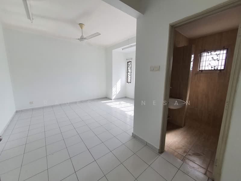 Rumah Teres 2 Tingkat untuk Dijual di Rawang (Selangor) - Rajesh Kanesan - Living Room - PropertyGuru.com.my