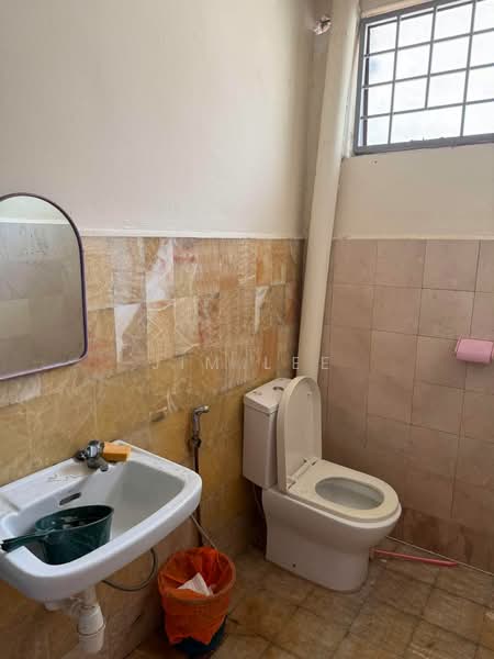 Shop / Office for Rent in Taman Bidara (Selayang) - Jim Lee - Bathroom - PropertyGuru.com.my