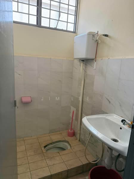 Shop / Office for Rent in Taman Bidara (Selayang) - Jim Lee - Bathroom - PropertyGuru.com.my
