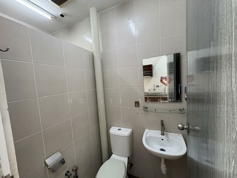 1-storey Terraced House for Rent in Hijauan Valdor (Sungai Jawi) - Ng Jit Sin - Bathroom - PropertyGuru.com.my