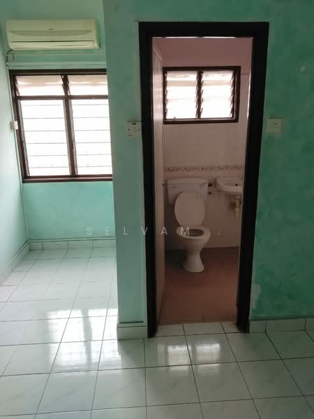 Rumah Teres 2-Tingkat untuk Dijual di Taman Putra Prima (Puchong) - Selvam . - Bathroom - PropertyGuru.com.my