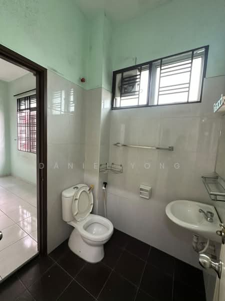 Rumah Teres untuk Dijual di Taman Mutiara Rini (Skudai) - Daniel Yong - Bathroom - PropertyGuru.com.my