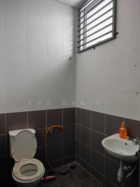 Shop for Sale in Taman Lestari Perdana (Seri Kembangan) - Kho Daniel - Bathroom - PropertyGuru.com.my