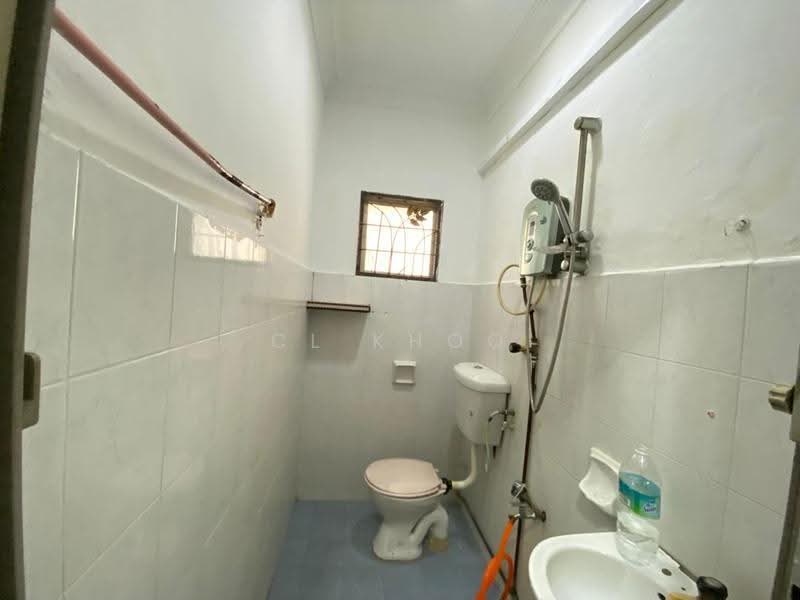 2-storey Terraced House for Sale in BANDAR PUCHONG JAYA (Puchong) - Cl Khoo - Bathroom - PropertyGuru.com.my