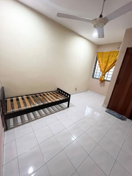 Terraced House for Rent in Bandar Country Homes (Rawang) - Zann Fauzan - Bedroom - PropertyGuru.com.my