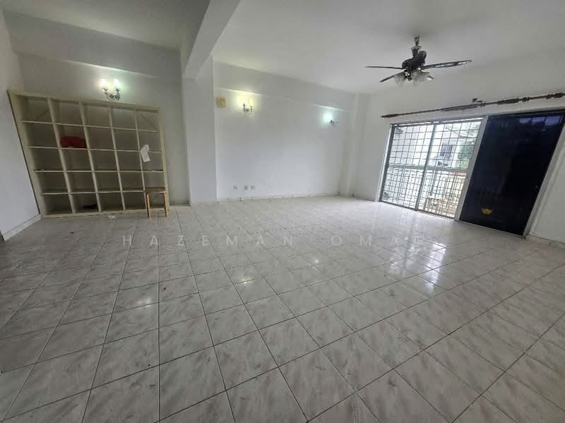 Kondominium untuk Dijual di Tiara Kelana - Hazeman Omar - Living Room - PropertyGuru.com.my