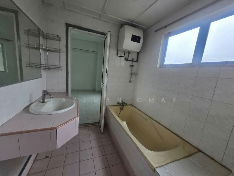 Kondominium untuk Dijual di Tiara Kelana - Hazeman Omar - Bathroom - PropertyGuru.com.my