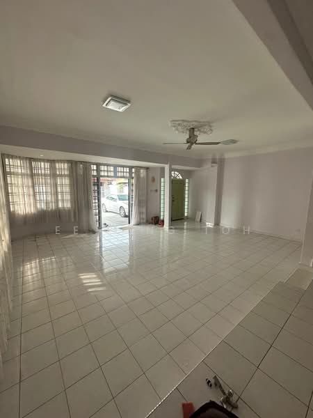 Rumah Berkembar untuk Dijual di Taman Perling (Perling) - Ee Fong Toh - Living Room - PropertyGuru.com.my